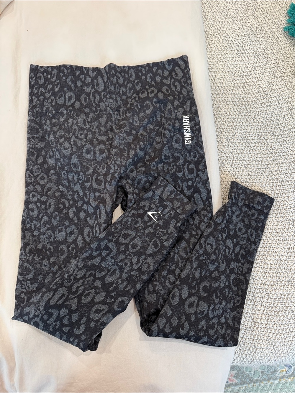 Gym shark leggings size L never worn